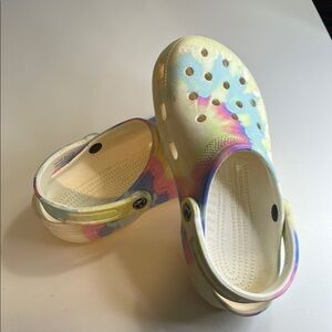 CROCS PASTEL TIE-DIE CLOGS WOMENS 8 MENS 6